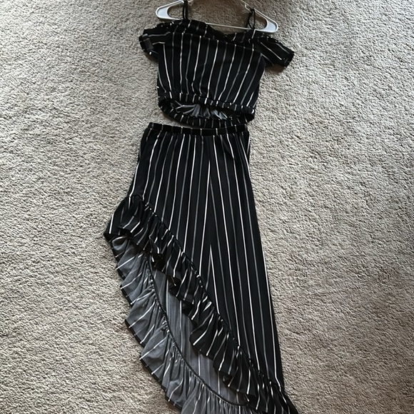 Skirt and Crop top set - Picture 3 of 3